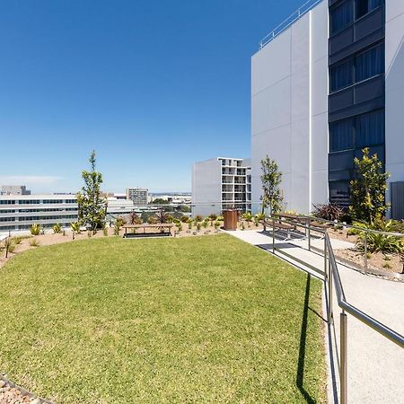 Meriton Suites Mascot Central Сідней Екстер'єр фото The rooftop garden at the Gold Coast University Hospital