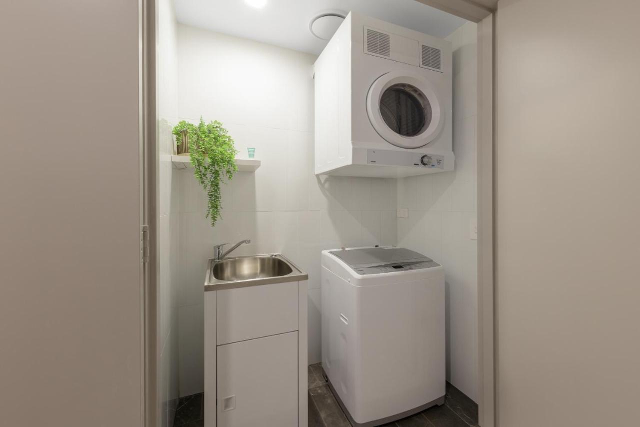 Meriton Suites Mascot Central Сідней Екстер'єр фото Laundry room