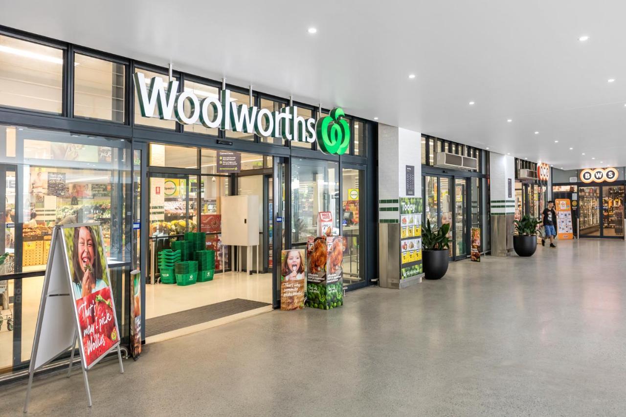 Meriton Suites Mascot Central Сідней Екстер'єр фото Woolworths at Canal Walk